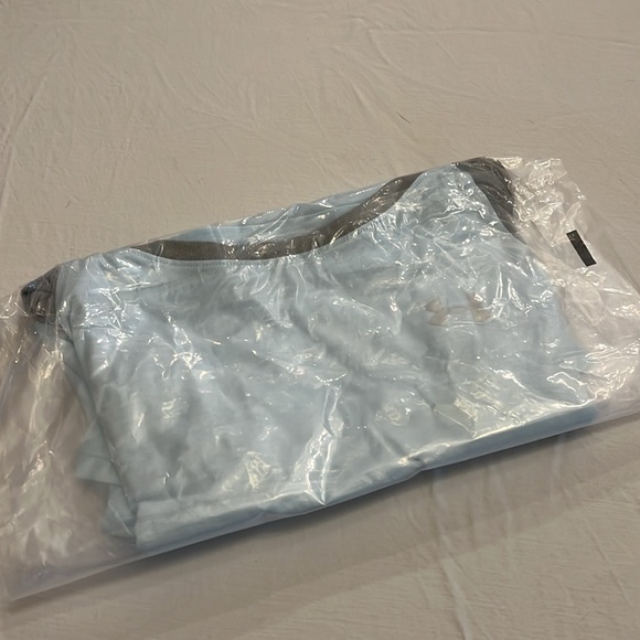 Under armour top - Picture 9 of 9